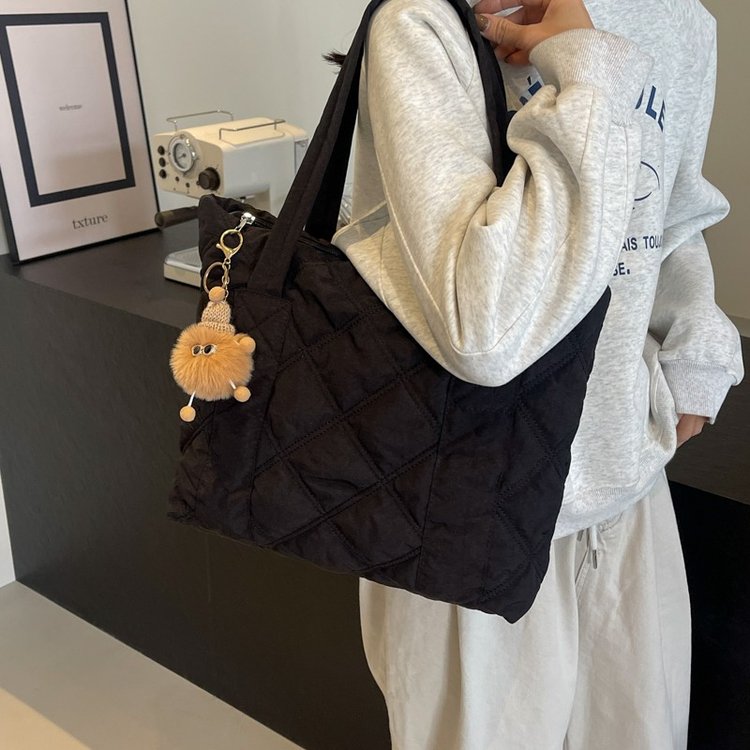 2024 Autumn and Winter Fashionable Diamond Down Material Women's Bag Large Capacity Tote Bag Commuting Shopping Bag College Student Bag