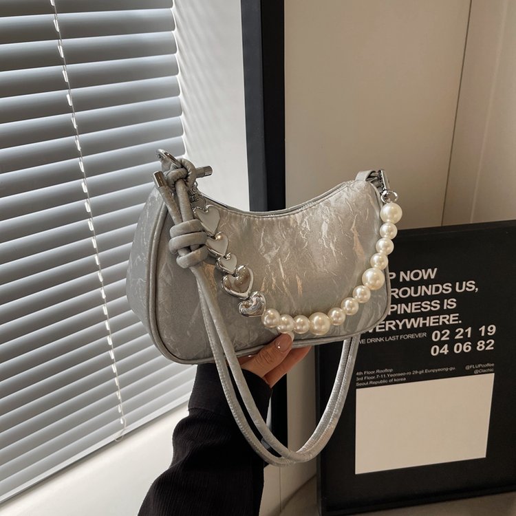 A dropshipping French niche underarm bag for women 2024 new fashion texture pearl chain crossbody bag hot sale