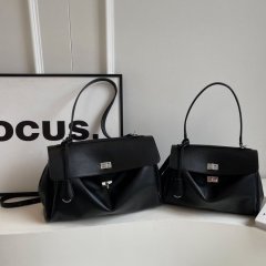 Hand-held Kelly bag for women 2024 new trendy Korean niche armpit bag with texture, foreign style, large capacity commuter bag