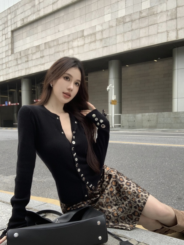 Famous actress Qianjin Xiangjia's classic customized high-luxury heavy-duty diamond button long-sleeved wool knitted cardigan