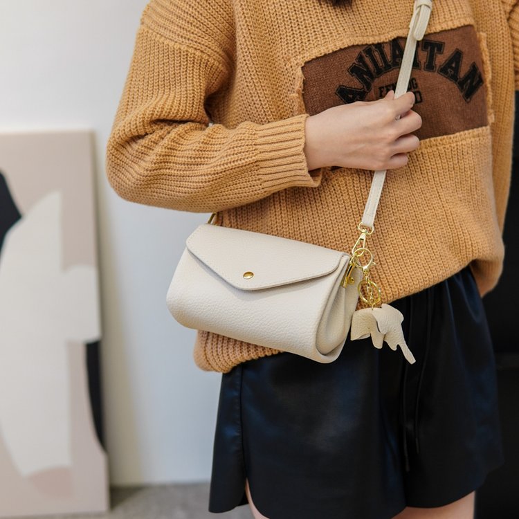 High-end textured bags for women 2024 new popular niche crossbody bags fashionable tofu bags foreign style bags small square bags