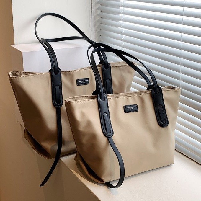 Large-capacity bag for women, versatile shoulder bag, casual portable commuting tote bag, trendy