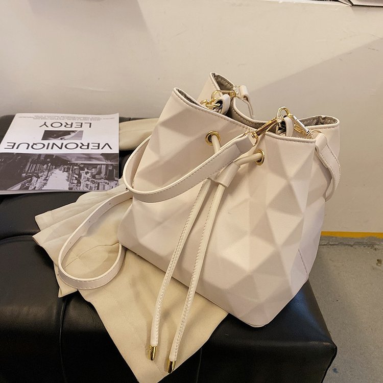 Niche design small bag women's bag new trendy fashion versatile small shoulder bag internet celebrity popular crossbody bucket bag
