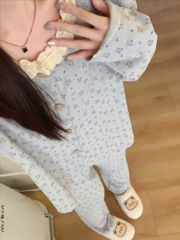 Autumn and winter German velvet brushed sweet lace round neck bear pajamas home wear set