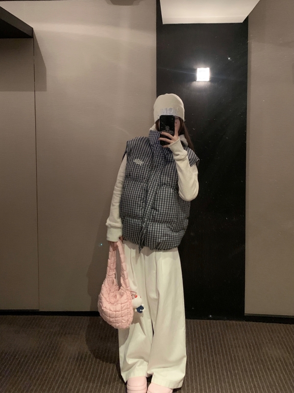 American plaid layered quilted vest, zipper hooded sweatshirt, straight wide-leg trousers