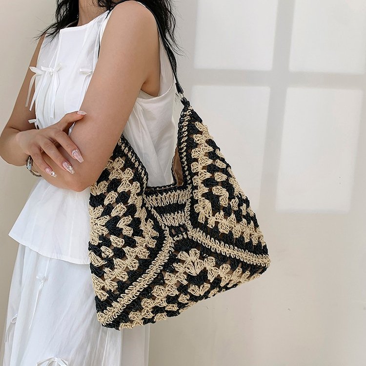 Manufacturer wholesale straw woven bag, hollow flower triangle, contrasting color woven bag, vacation beach bag, versatile shoulder bag