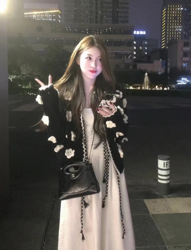 Heavy Industry Three-dimensional Crochet Knitted Cardigan Women's Autumn and Winter 2024 New Fashionable Niche Short Jacket