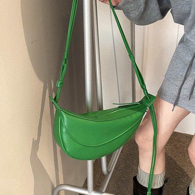 Cross-border 2024 Korean new cross-body dumpling bag fashionable niche design chest bag versatile trendy shoulder bag for women