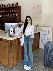 Designed large-neck long-sleeved short white shirt + washed flared stretch jeans