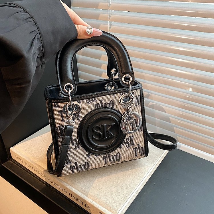 Cross-border bags for women 2024 new style simple fashionable temperament women's handbag letter messenger bag Princess Diana bag women's bag