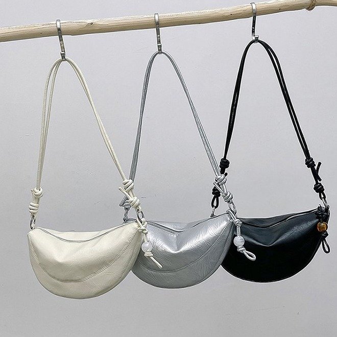 Korean niche underarm bag women's 2024 new fashionable saddle bag versatile ins shoulder bag crossbody bag
