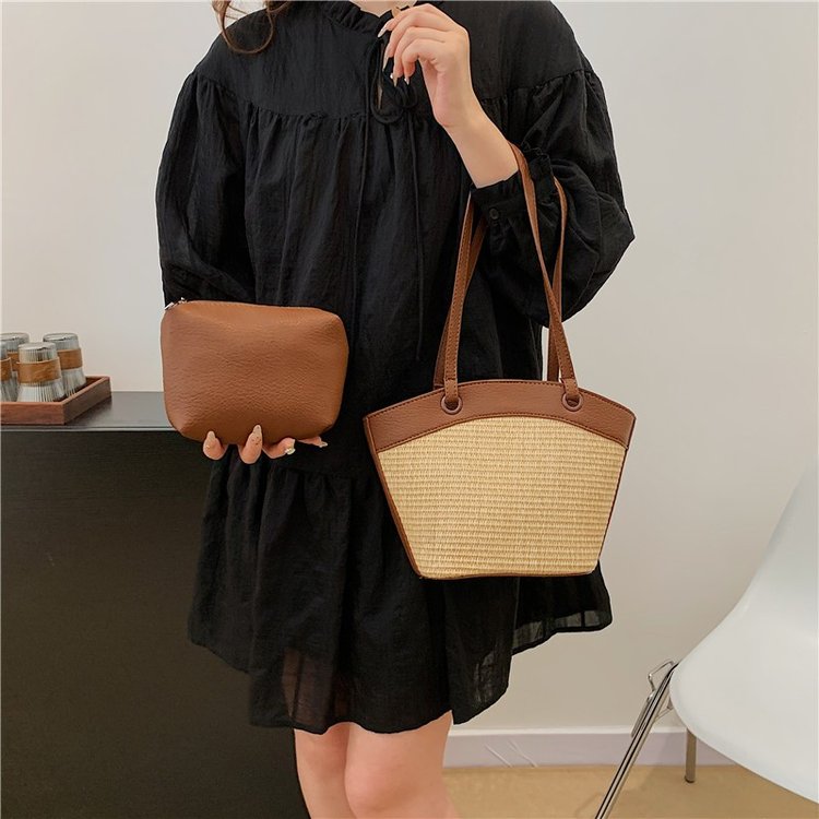 Straw bag women's seaside vacation beach casual fashionable versatile French retro vegetable basket shoulder bag fashionable woven bag