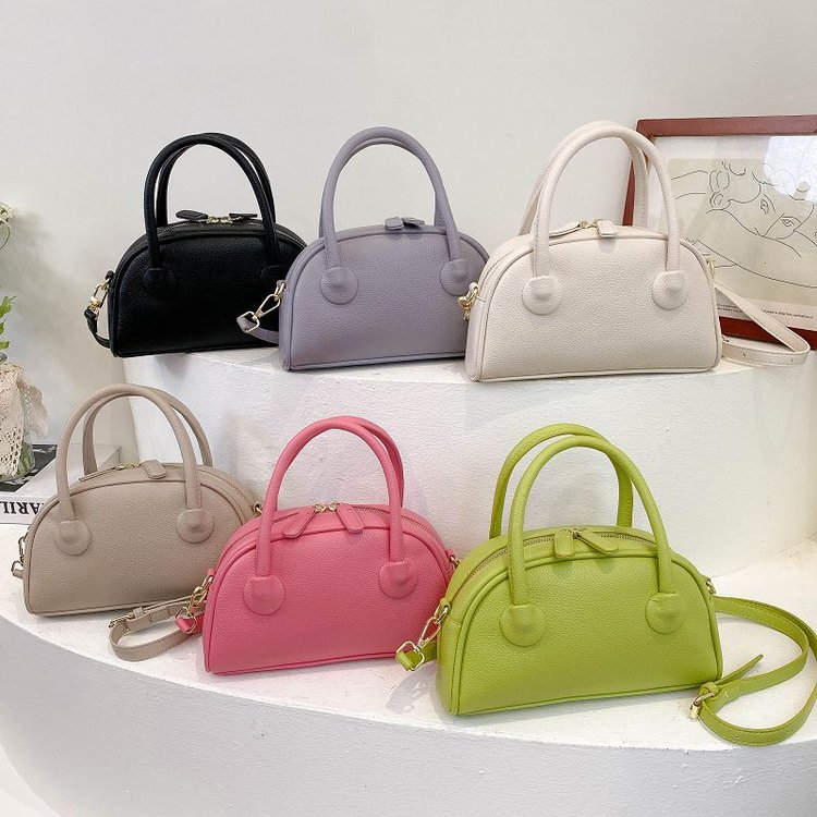 South Korea's 2024 new portable bowling bag, casual and versatile, small and fresh, single shoulder crossbody bag, Boston pillow bag