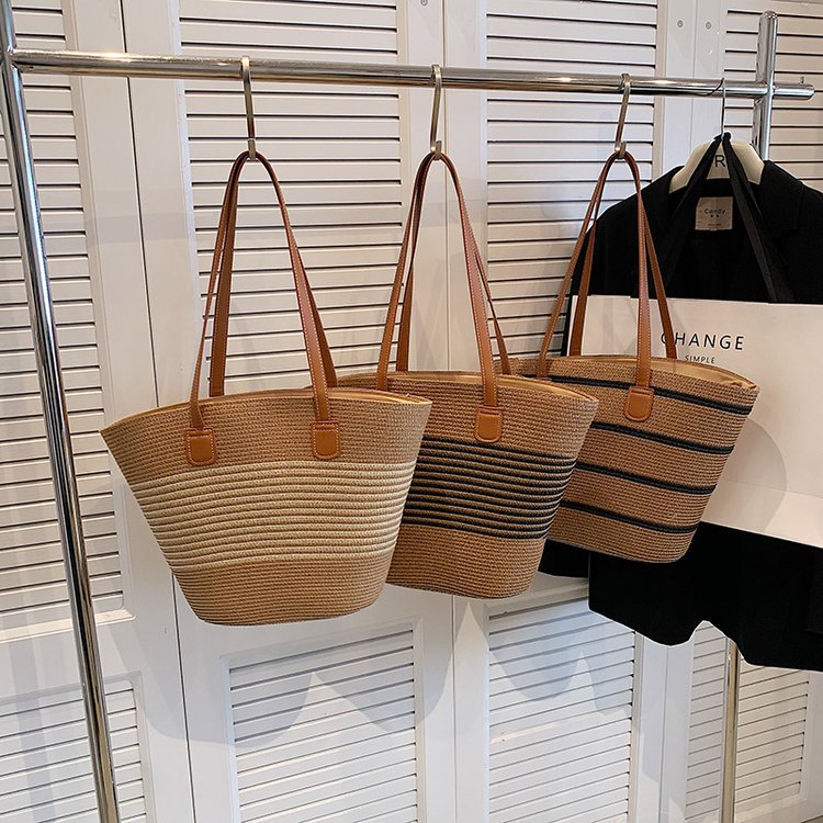 Straw bag women's summer handbag seaside tote bag large capacity woven shoulder bag rattan straw bag bucket bag trendy