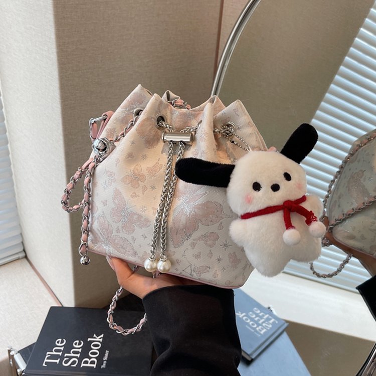 New Chinese style retro western style tassel shoulder bag crossbody bag for women 2024 summer new butterfly cheongsam bucket bag for women