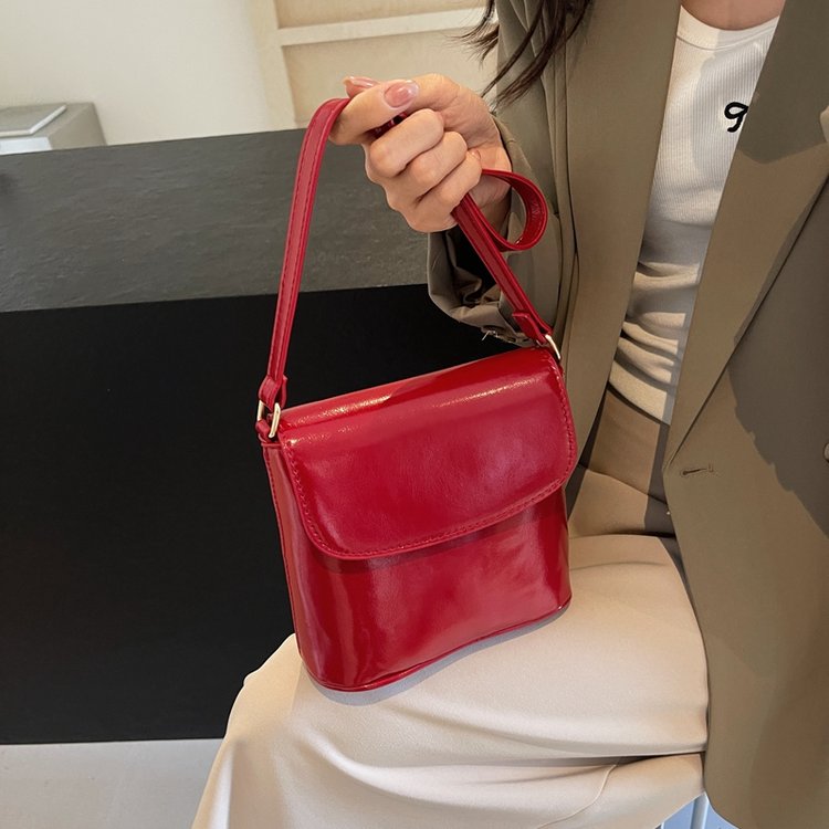 Homemade bag for women new Korean ins texture versatile niche design red one-shoulder crossbody bucket bag