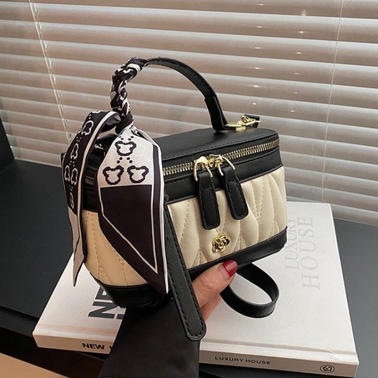 Fashion Spring Handbag 2024 New Large Capacity Niche Shoulder Crossbody Bag Women's High-end Box Bag