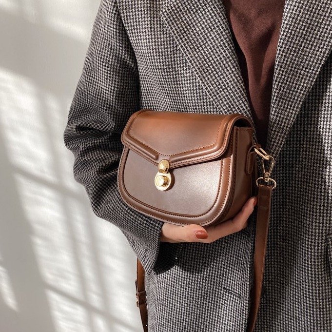 Fashionable and versatile small bag for women 2024 new trendy Internet celebrity foreign style shoulder bag summer retro crossbody bag saddle bag