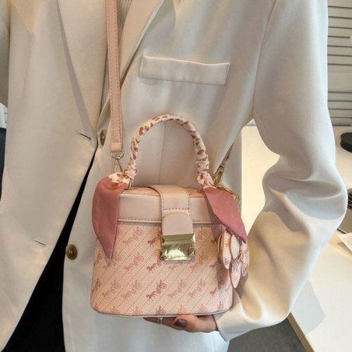 This year's popular small bags for women spring new niche design crossbody bags Internet celebrity texture handheld small square bags