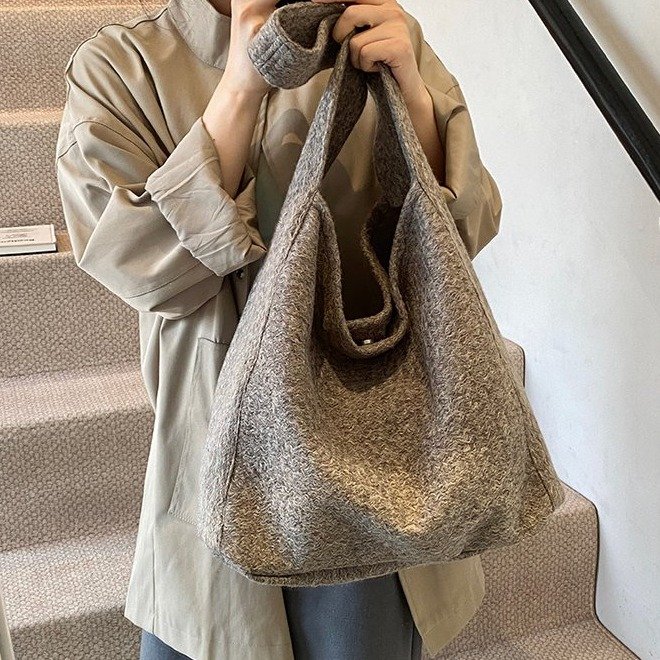 Korean ins blogger's new winter style woolen material large capacity lazy style commuter shoulder bag tote bag for women