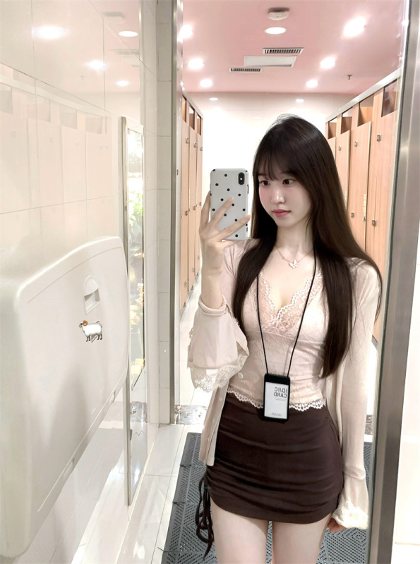 Pretty lace tube top suspender + lace cardigan + hip-covering skirt three-piece set