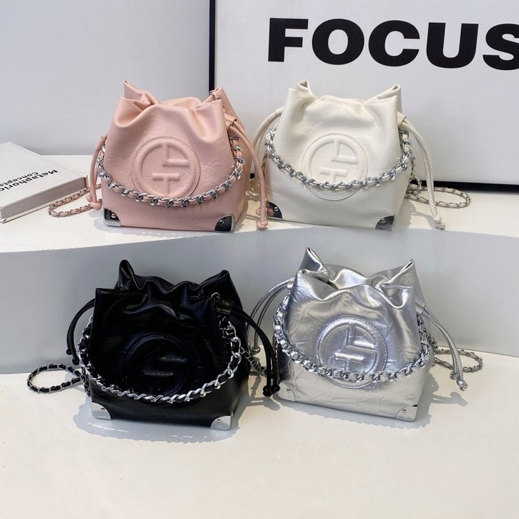 This year's popular chain bucket bag for women 2024 new spring and summer silver portable garbage bag bag versatile cross-body bag