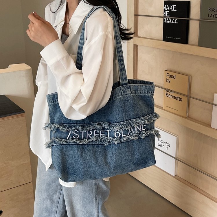 2024 New Fashion Large Capacity Women's Commuting Bag Shoulder Tote Bag Korean Niche Washed Denim Canvas Bag