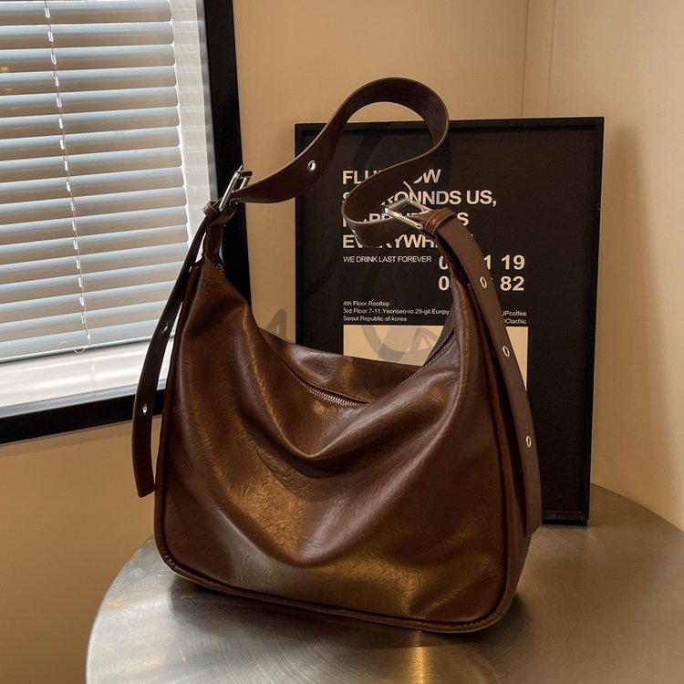High-end large-capacity bag for women 2024 new autumn and winter retro fashion shoulder bag niche versatile tote bag