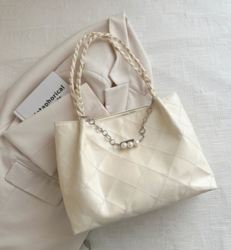 Large-capacity fashionable and versatile handbag 2024 spring new versatile ins chain shoulder armpit bag tote bag