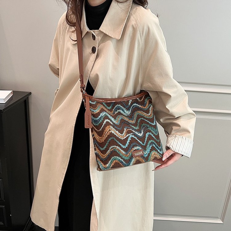Commuting Large Capacity Relaxed Bag Women's 2024 New Crossbody Bucket Bag Broadband One-Shoulder Knitted Bag Canvas Bag