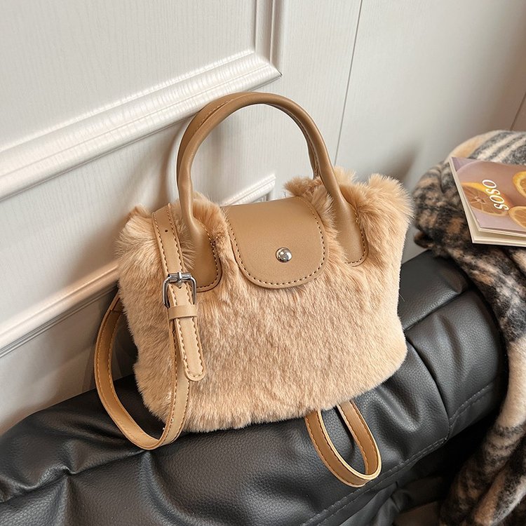 Soft plush small tote bag for women new winter furry handbag cute furry shoulder crossbody bucket bag