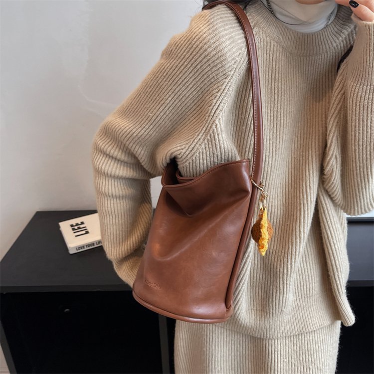 24 Niche Design Vegetable Tanned First Layer Cowhide Bucket Bag Retro Large Capacity Versatile Shoulder Crossbody Armpit Tote Bag