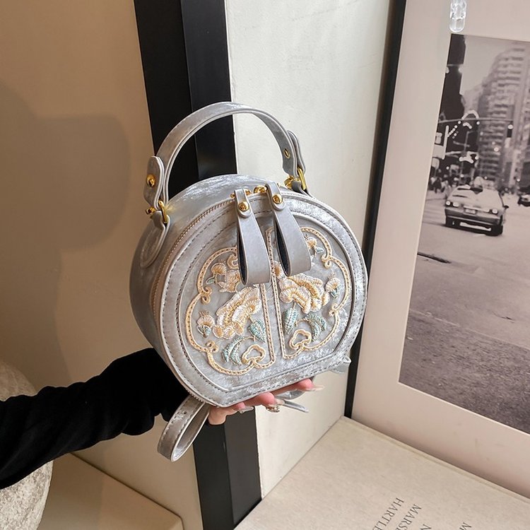 Fashion niche embroidered bags for women 2024 new new Chinese style versatile crossbody bag popular national style handheld round bag