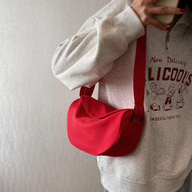This year's popular small bag women's new trendy red crossbody bag women's casual sports shoulder bag versatile dumpling bag
