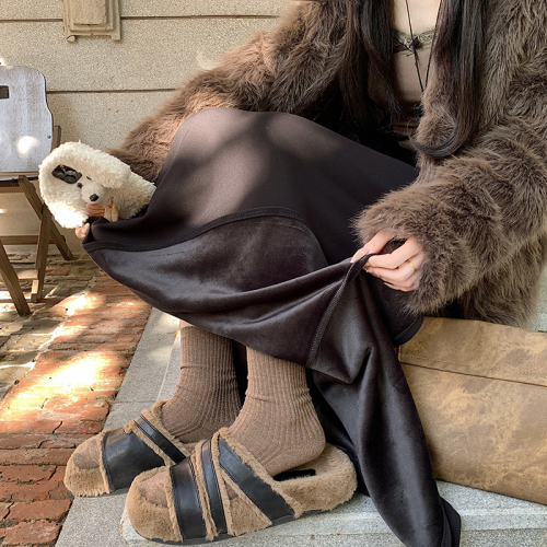 Regular and velvet skirts for women, autumn and winter women's high-waist slimming hip skirts, retro fishtail skirts for women