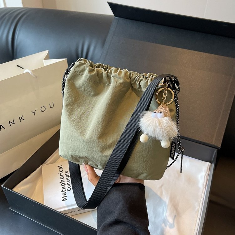 This year's popular canvas bag for women 2024 summer new shoulder bag large capacity casual crossbody bag class commuter bag