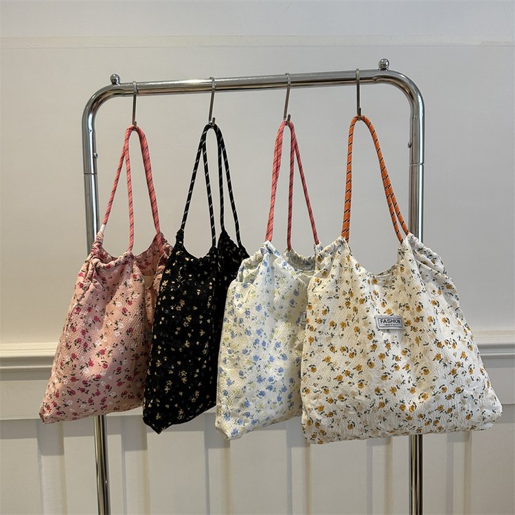Original Korean style tote bag, fresh and versatile for spring and summer, large-capacity niche floral canvas bag, single shoulder floral canvas bag