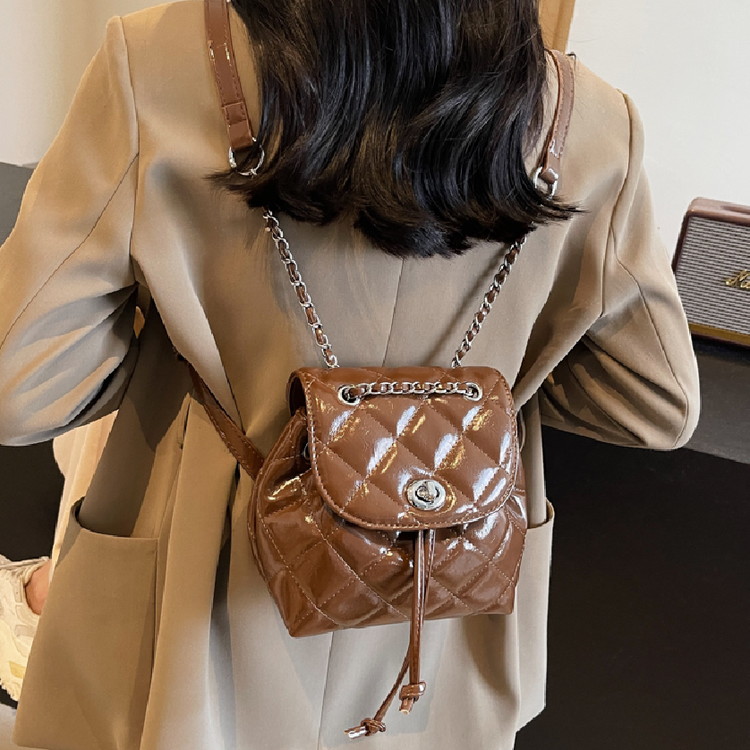 Diamond Backpack Women's 2024 New Fashion Lightweight Compact Travel Chain Small Backpack Student Class Commuting Bag