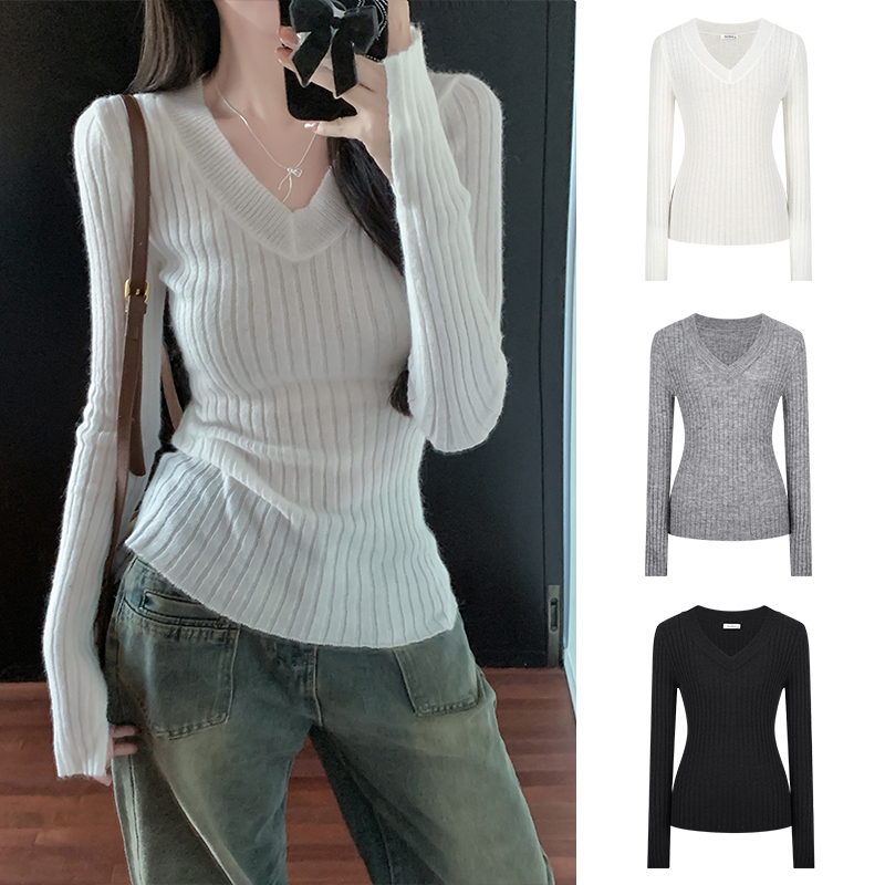 Gray v-neck pit striped sweater with waist slimming long-sleeved bottoming shirt top