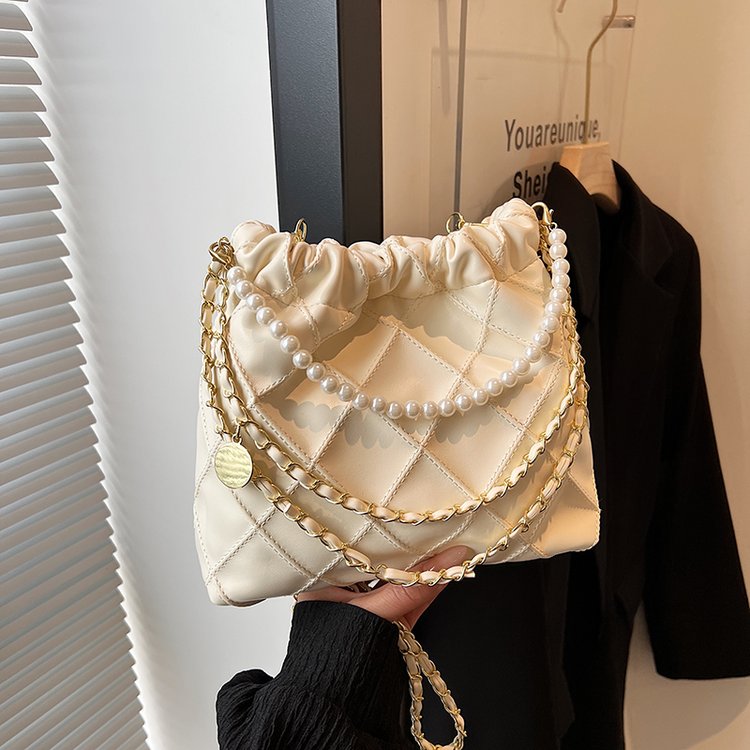 High-end popular small fragrance bucket bag niche design bag for women 2024 new crossbody bag chain small square bag
