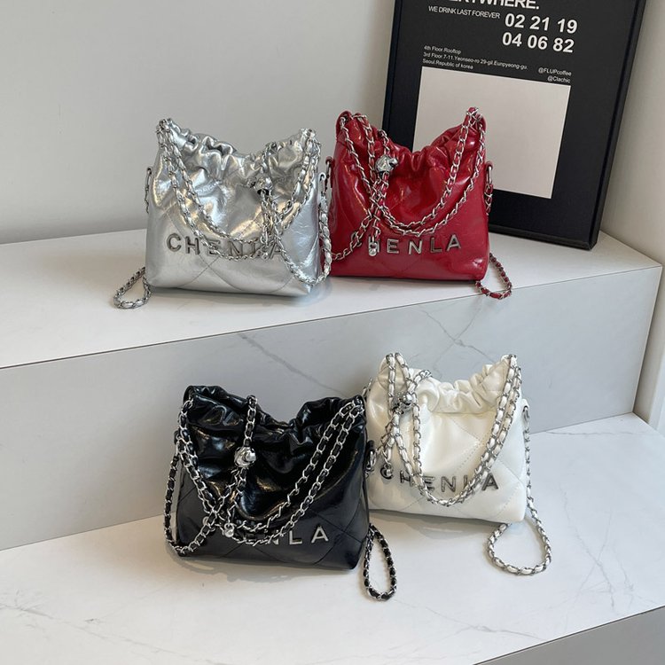 Small fragrant style rhombus chain bag for women spring and summer 2024 new trendy fashion texture tote bag large capacity bucket bag