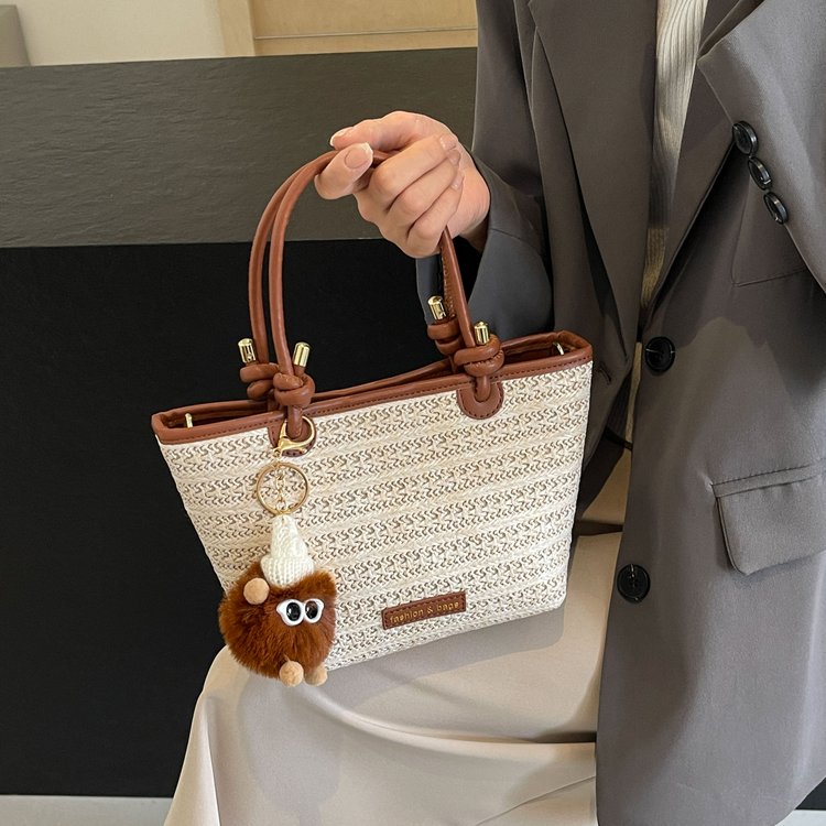 Western style contrast color straw bag 2024 new summer shoulder bag Western style woven bucket bag this year's popular small bag