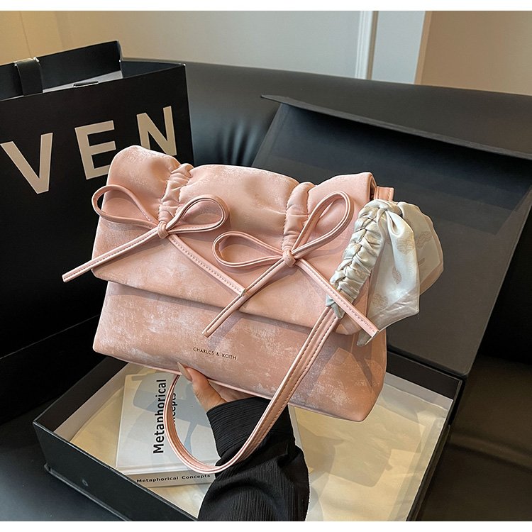 Niche design versatile bow armpit bag for women 2024 new Korean fashion simple commuter shoulder crossbody bag