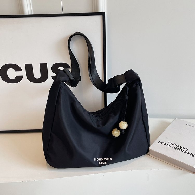 Oxford cloth bag women's large capacity 2024 new casual niche design crossbody bag high-end commuter dumpling bag