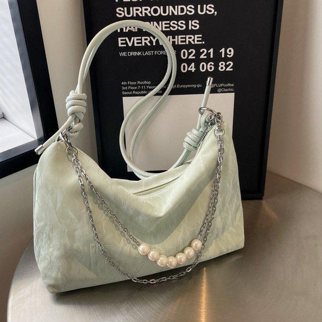 High-end retro large-capacity soft leather texture bag, new chain crossbody bag, fashionable commuting and outing shoulder tote bag
