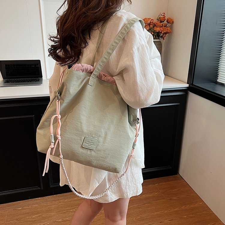 2024 new large-capacity tote bag for women three-dimensional trendy contrasting color single shoulder portable casual crossbody bag commuter bag