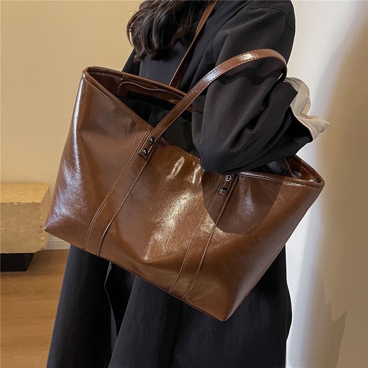 Cross-border high-end retro large-capacity bag for women 2024 new style shoulder bag commuter bag fashionable tote bag