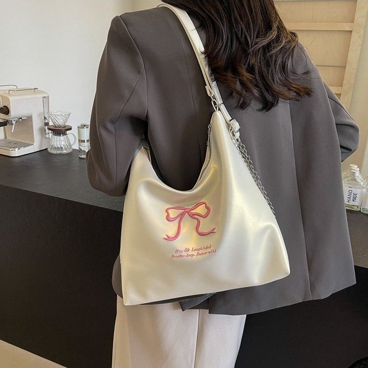 Soft surface fashion simple temperament shoulder bag women 2024 Internet celebrity double shoulder armpit bag women's fashionable tote bag trend