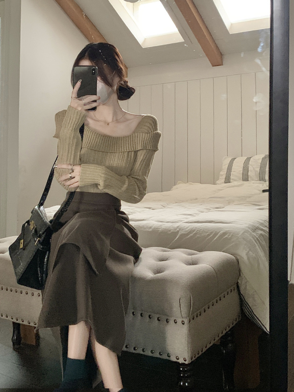 Popular two-piece set of versatile and slim knitted tops