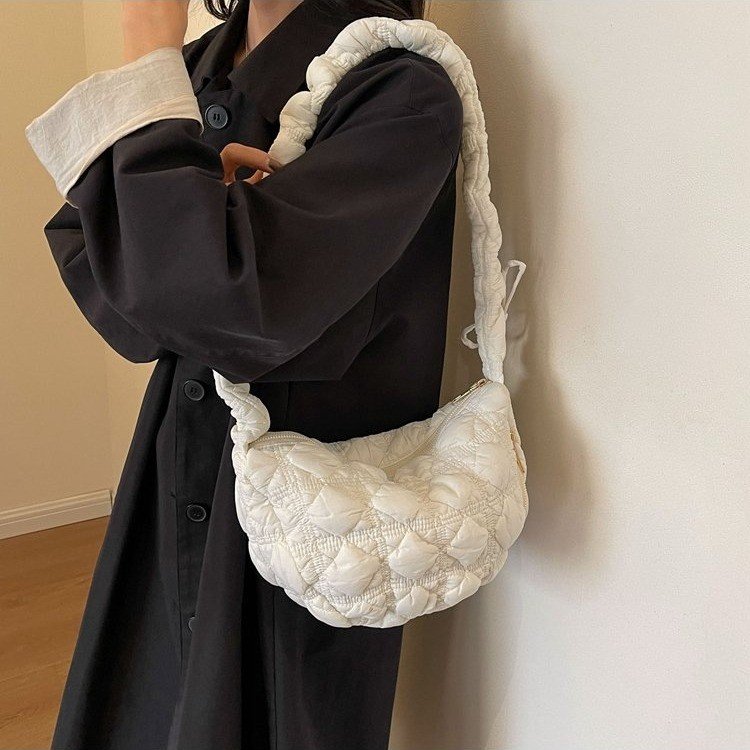 Dumpling bag autumn and winter niche versatile cloud bubble pleated bag women's large capacity lightweight down bag single shoulder crossbody bag